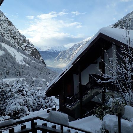 Casa Ai Piedi Del Monte Bianco Apartamento Courmayeur Exterior foto